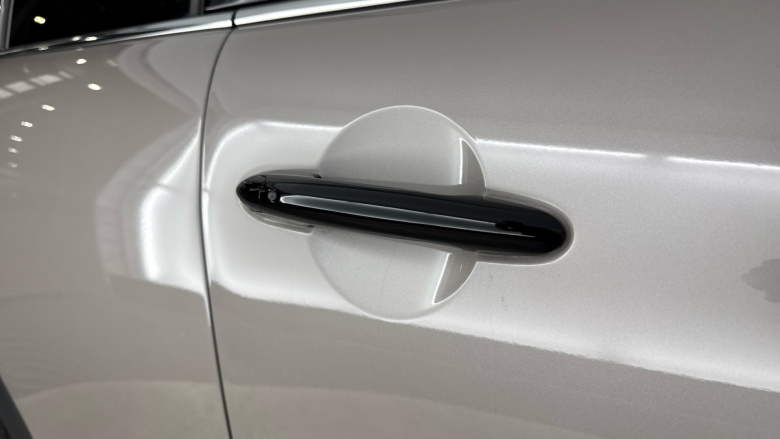 MINI Hatchback 1.5 Cooper Exclusive Premium 5dr Auto Petrol Hatchback